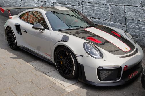 Marketing Racing #1: A Porsche at a gaming convention
